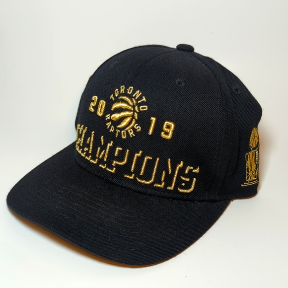 Mitchell and Ness Toronto Raptors 2019 Champions - Picture 1 of 6